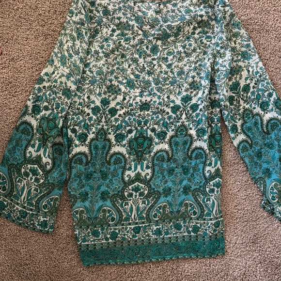 TravelSmith Green Paisley Blouse with Elegant Design - Picture 3 of 3